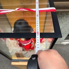 市松人形 赤と白の衣装 ガラスケース付きの画像