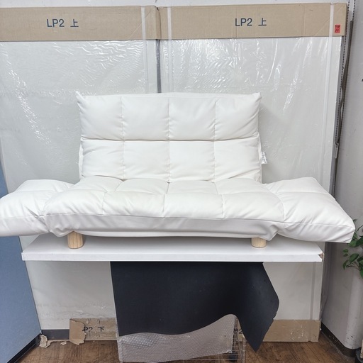 【?買取市場 柴田店】 I518 ? 美品♪ ベルーナ 脚付きふかふかカウチソファ ＬＩＲＡＫＵ ラブソファ ⭐ クリーニング済