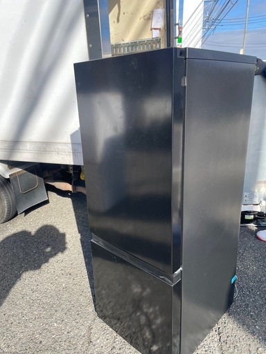 北九州市内配送無料　保証付き 2022年製冷蔵庫 ブラック AT-RF160-BK [162L /2ドア /右開きタイプ]