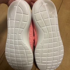 adidasランニングシューズの画像