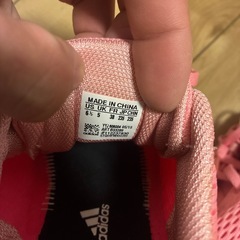 adidasランニングシューズの画像