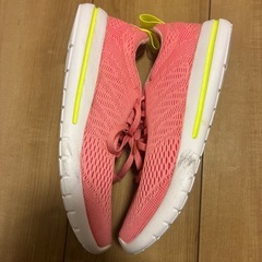 adidasランニングシューズの画像