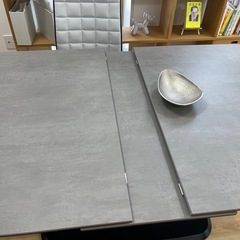 モダンデザイン ダイニングテーブル／エクステンション機能付きの画像