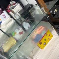 ガラステーブルの画像