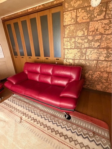 【早い者勝ち】レザー赤ソファ モダンデザイン　ロゾ　RED