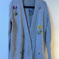 カーディガン　刺繍の画像