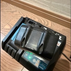 早い取引希望！マキタ　純正バッテリー1個3A　充電器　DC18RF 18V BL1830の画像