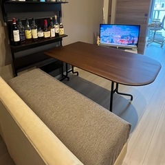 ダイニングテーブルの画像