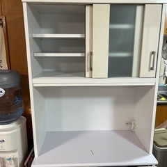 食器棚の画像