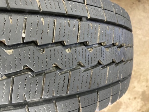グランドハイエース外し　195/80R15　23年製ダンロップスタッドレスタイヤ　ホイール付き4本セット