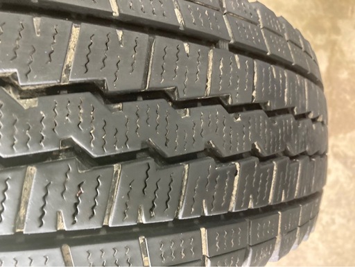 グランドハイエース外し　195/80R15　23年製ダンロップスタッドレスタイヤ　ホイール付き4本セット