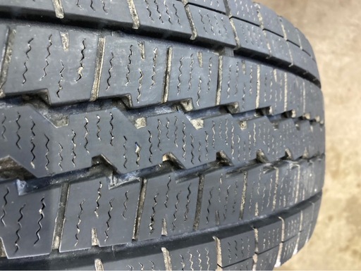 グランドハイエース外し　195/80R15　23年製ダンロップスタッドレスタイヤ　ホイール付き4本セット