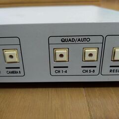 アナログ映像機器　2系統画面4分割機の画像