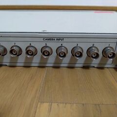 アナログ映像機器　2系統画面4分割機の画像