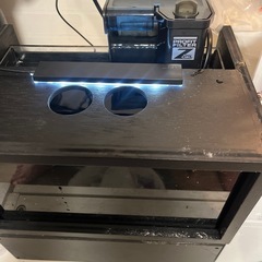 水槽と自作フレームと台の画像