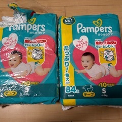 パンパースSサイズ＆アップリカオムツBOXの画像