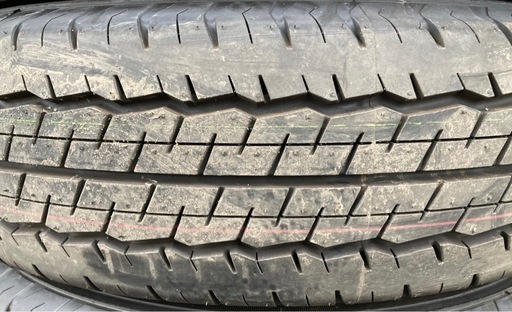 新車剥がし　DUNLOP 195/80R15 25年製 夏タイヤ
