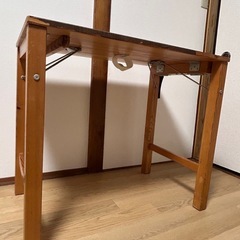 折りたたみテーブルの画像