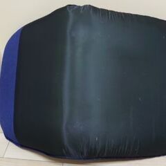 紺色のミニ座椅子の画像