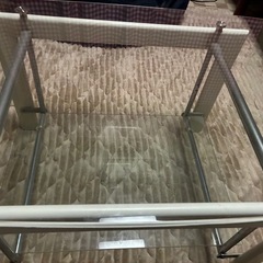 ガラステーブルの画像