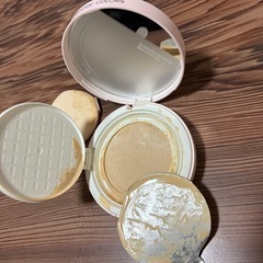 化粧水　ファンデーションの画像