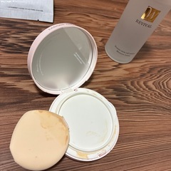 化粧水　ファンデーションの画像