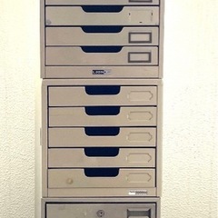 ⭐️2人用ダイニングテーブル⭐️  縦80㎝横63㎝高さ68㎝ ティッシュ置き 引っ掛け付き  利用人数···2人向けの画像