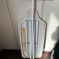 高さ調整できる便利アイロン台の画像