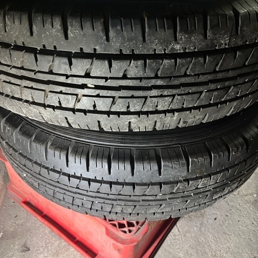 ハイエース等ダンロップ195/80-15 LTホイールキャップ付4本