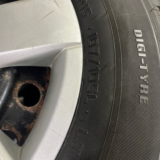 ハイエース等ダンロップ195/80-15 LTホイールキャップ付4本