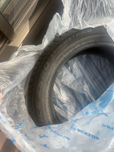 ピレリ スタッドレスタイヤ4本とチェーン　225/50R18 2025年製