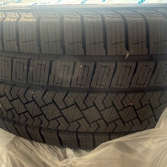 ピレリ スタッドレスタイヤ4本とチェーン　225/50R18 2025年製の画像