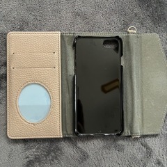 美品　iPhoneSE スマホケース　ストラップ付きの画像