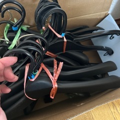 プラスチックハンガー　黒ハンガー　約20本の画像
