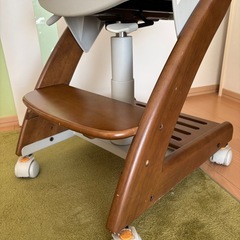学習机用の椅子（コイズミ）の画像