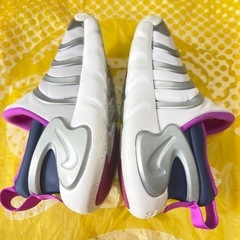 キッズシューズ　NIKE ダイナモgo　の画像