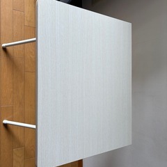 折りたたみテーブルの画像