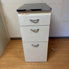 【販売中】3段チェストワゴン／デスクサイド収納（コンセント付き）ホワイト の画像