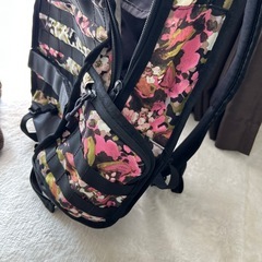 ナイキの花柄？リュック大の画像