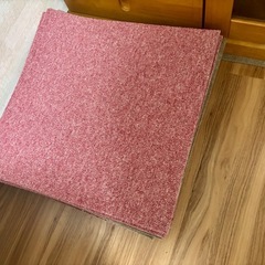 お譲り先決まりました　タイルカーペットの画像