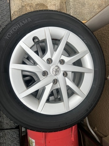プリウスα 純正ホイール　バリ溝　205/60R16