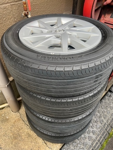 プリウスα 純正ホイール　バリ溝　205/60R16