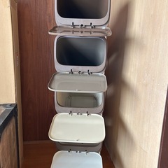 4段ゴミ箱の画像