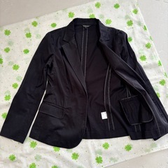 [無料]レディース黒ジャケットの画像
