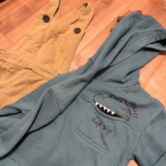 恐竜フード付きパーカーとロンパースセット　サイズ90の画像