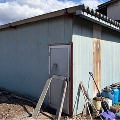 中古スチール製シャター付倉庫の画像