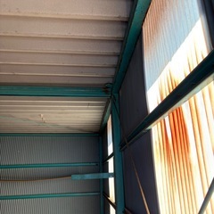 中古スチール製シャター付倉庫の画像