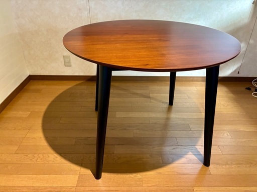 【買ったばかりのほぼ新品】ニトリ円形ダイニングテーブル　円卓