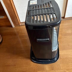 ストーブの黒・灯油入れ２個付けます🩷の画像