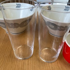 食器どんぶり2皿コップ2つ小鉢セットの画像